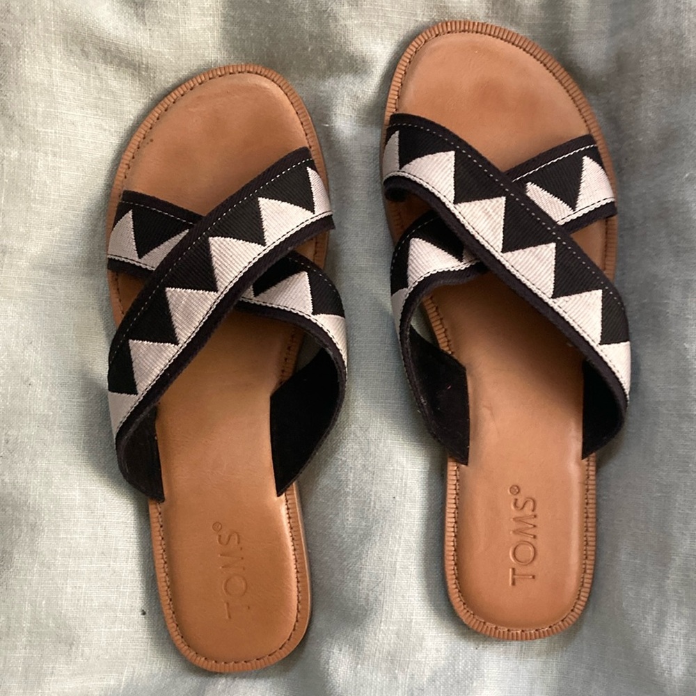 Tom’s sandals size 8.5